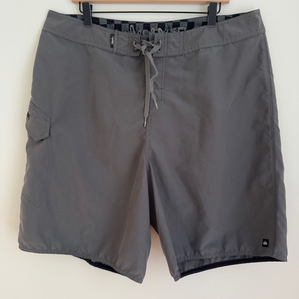 Quiksilver Men’s Gray Board Shorts Size 38 Surf Swim Trunks